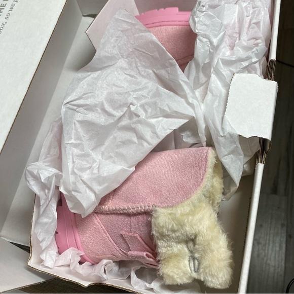 bebe Girls Mid Calf Suede Winter Boots Embellished with Fur Cuff & Back Bow
SZ 7 - Picture 8 of 10